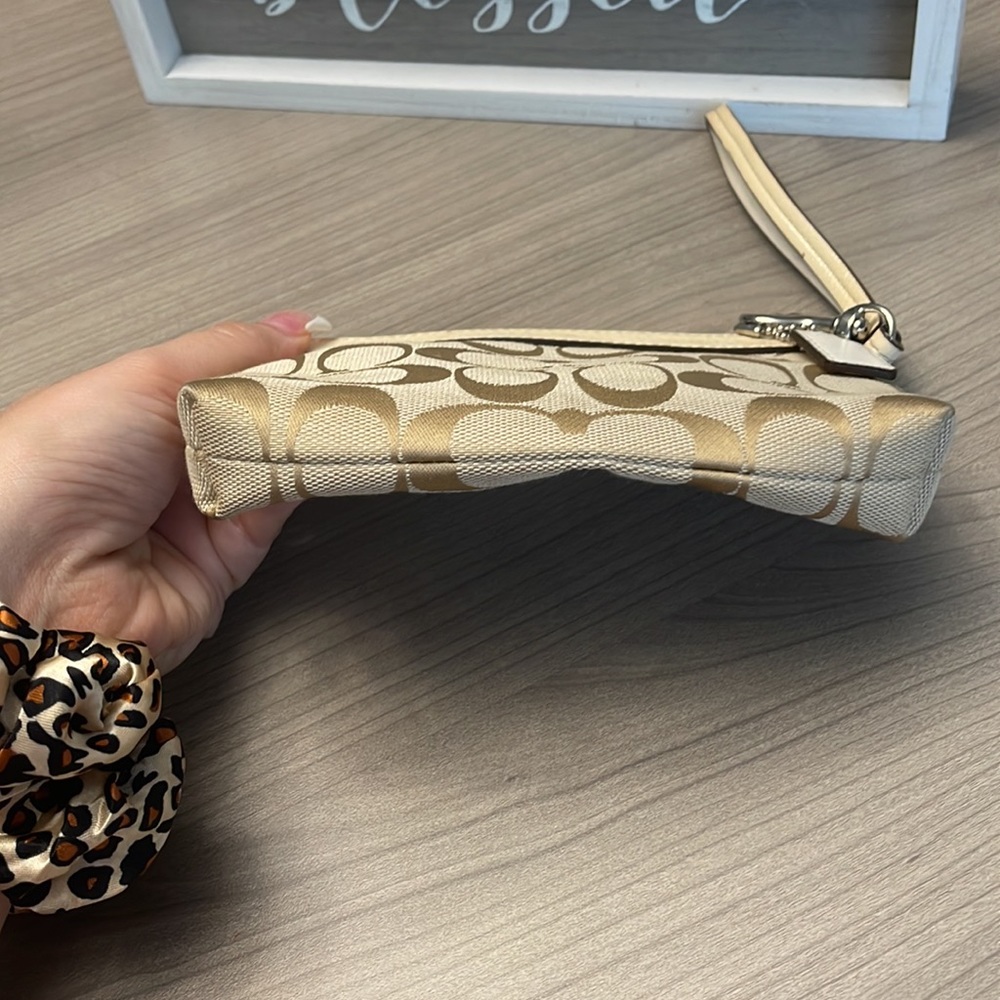 Coach wristlet - Picture 3 of 4